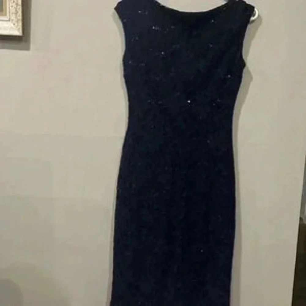 Elegant Navy Blue Cap-Sleeve Sheath Dress